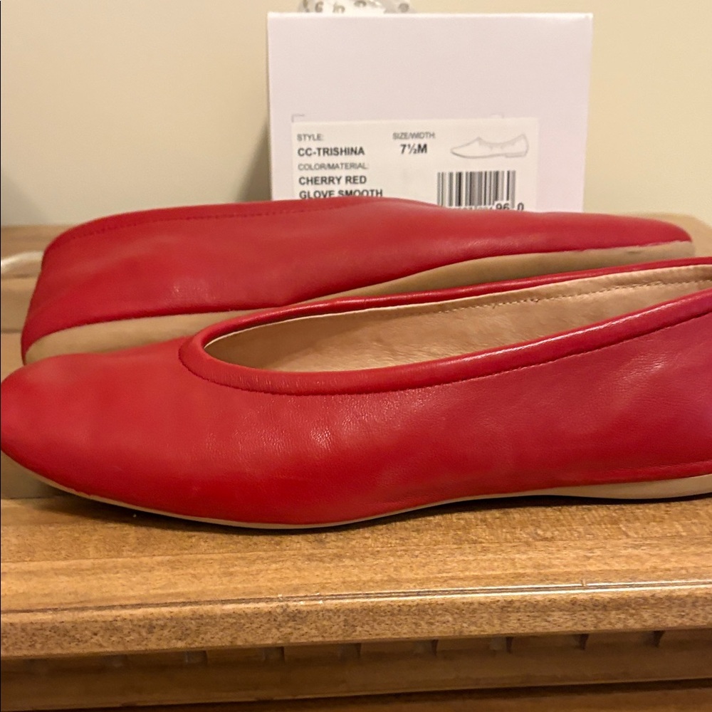 Corso Como Women's Red Smooth Flats - Picture 6 of 10
